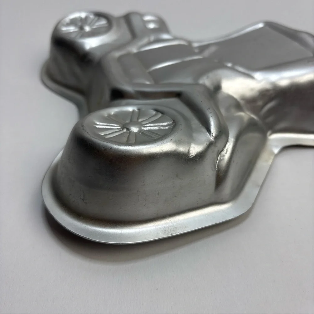 Vintage 1975 Wilton Cake Pan 508-434 Aluminum Old Time Car Carriage Bakeware